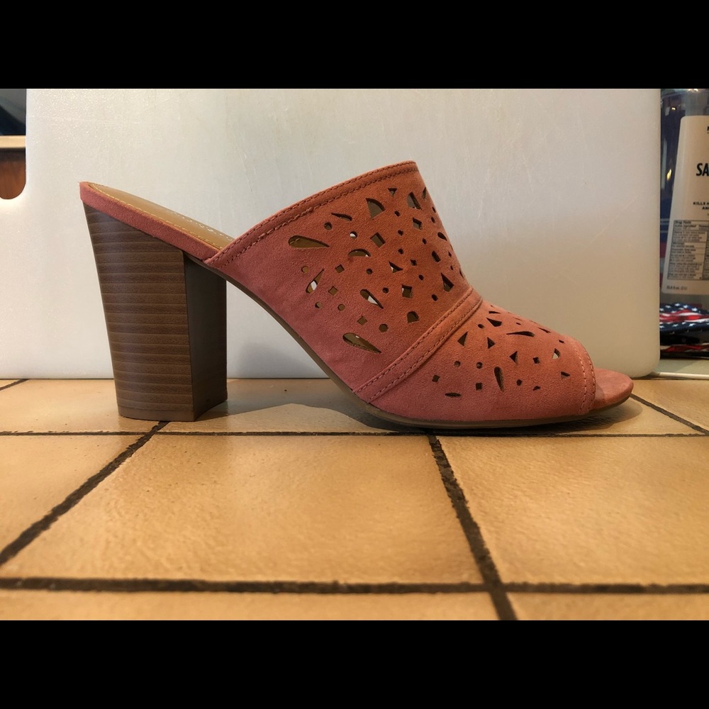 NWOT Laser cut open toe sandals